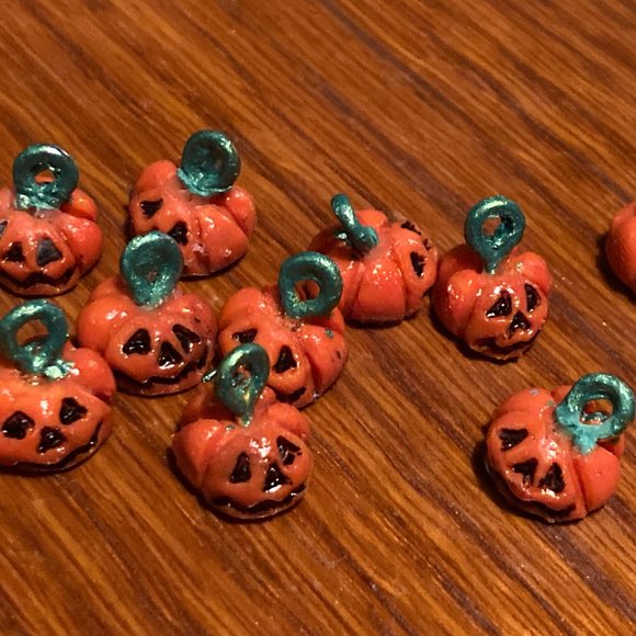 Orange Dollhouse Miniature Pumpkin Beads - Picture 1 of 2
